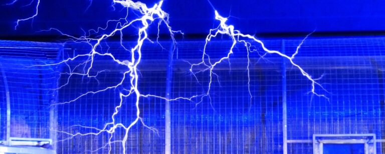 light-museum-show-human-blue-electricity-1126030-pxhere.com-min