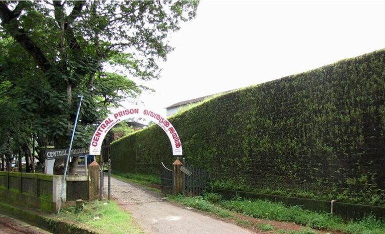 ജയില്‍ ഉദ്യോഗസ്ഥര്‍ക്ക് സസ്‌പെന്‍ഷന്‍.