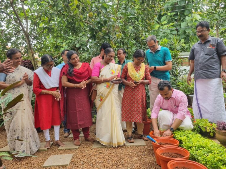 ഓണം പൊന്നോണം പച്ചക്കറി പൂക്കാലമൊരുക്കി വട്ടിയൂർക്കാവ് ‘
