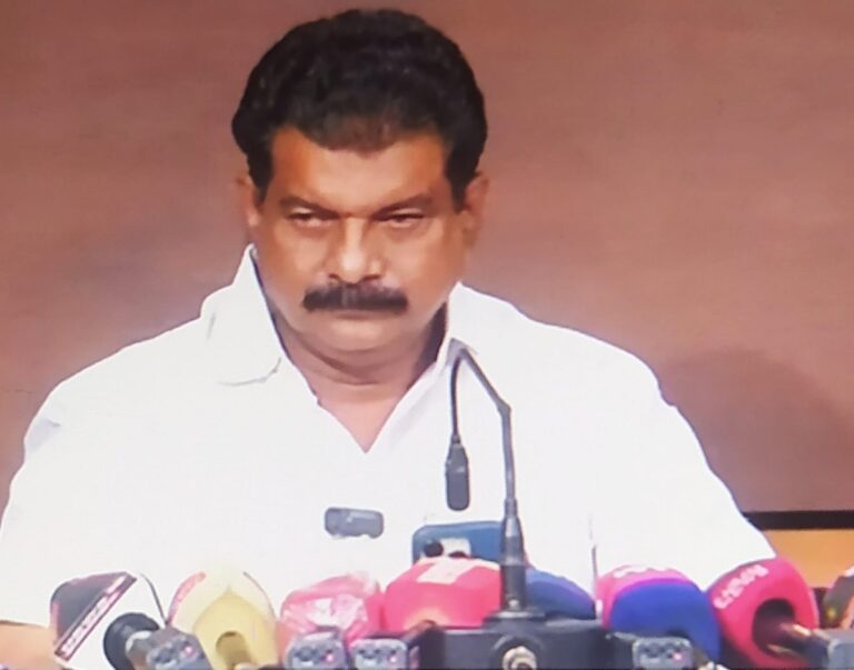 സോളാർ കേസ് അട്ടിമറിച്ചതിനെക്കുറിച്ച് ഒരു പൊലീസ് ഉദ്യോഗസ്ഥൻ്റെ വെളിപെടുത്തൽ ഓഡിയോയാണ് എംഎൽഎ പുറത്തുവിട്ടു,പി. വി അൻവർ എംഎൽഎ.