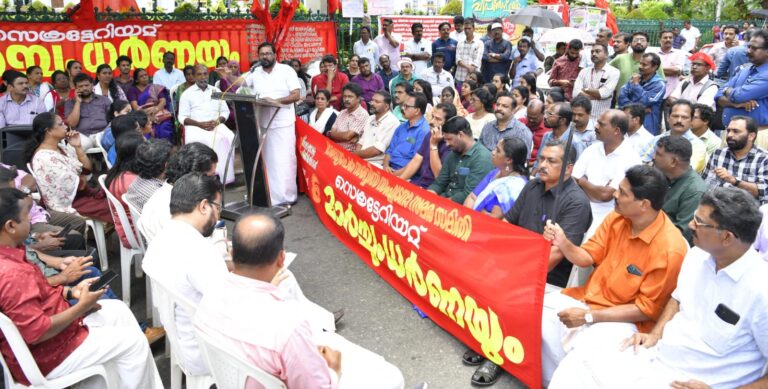 പൊതുസേവനങ്ങള്‍ ദുര്‍ബ്ബലപ്പെടുത്തുന്ന വലതുപക്ഷ നയങ്ങള്‍ക്കെതിരെ പോരാട്ടം ശക്തിപ്പെടുത്തുക           -വര്‍ക്കേഴ്‌സ് കോ-ഓര്‍ഡിനേഷന്‍ കൗണ്‍സില്‍.