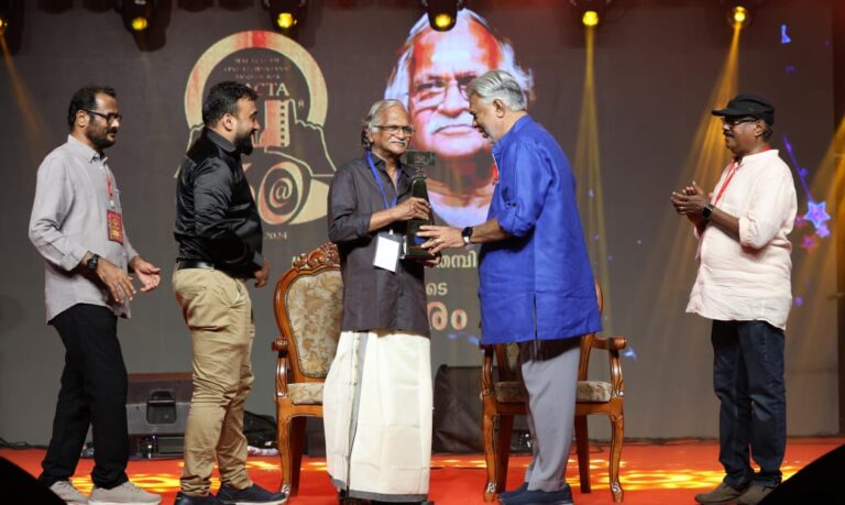 മാക്ട @30  ലെജൻഡ് ഓണർ പുരസ്‌കാരം ശ്രീകുമാരൻ തമ്പിക്ക് സമ്മാനിച്ചു .