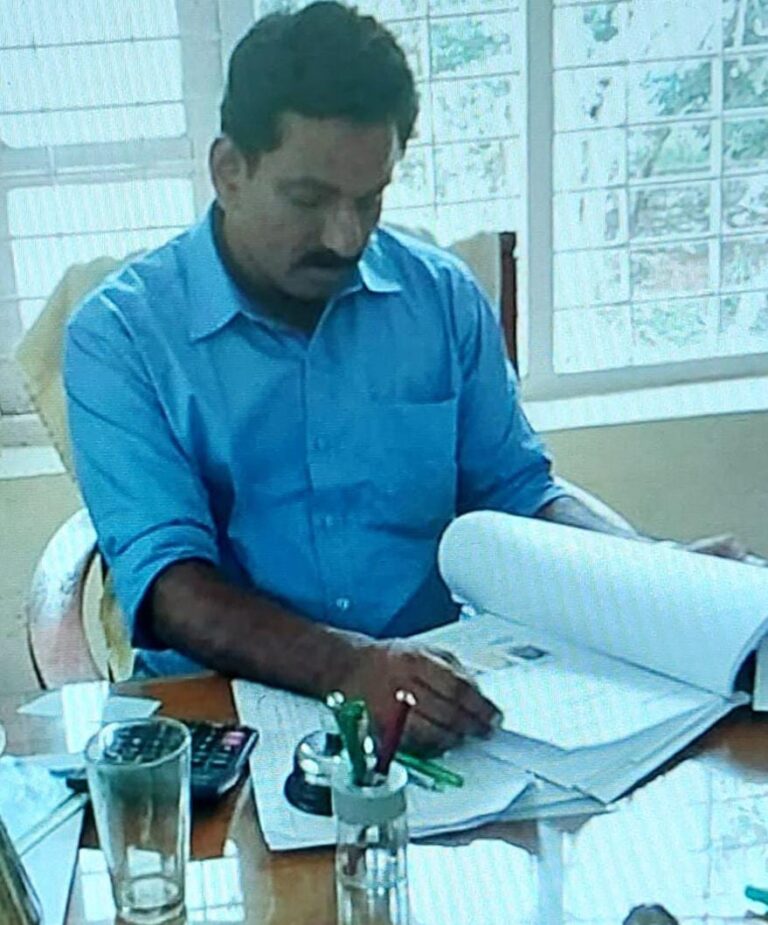 പൂയപ്പള്ളി ഗ്രാമ പഞ്ചായത്ത് സെക്രട്ടറി കെ. സുരേഷ് കുമാർ (55) ഹൃദയസ്തംഭനം മൂലം ഇന്ന് രാവിലെ മരണപ്പെട്ടു.