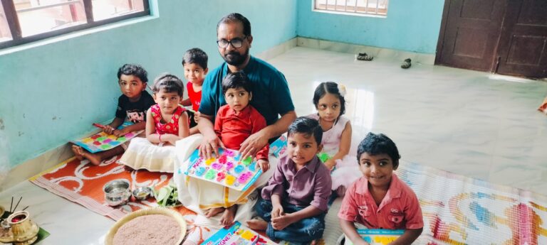 അക്ഷര ലോകത്തേക്ക് പിച്ചവച്ച്‌ കുരുന്നുകള്‍; ഇന്ന് വിദ്യാരംഭം