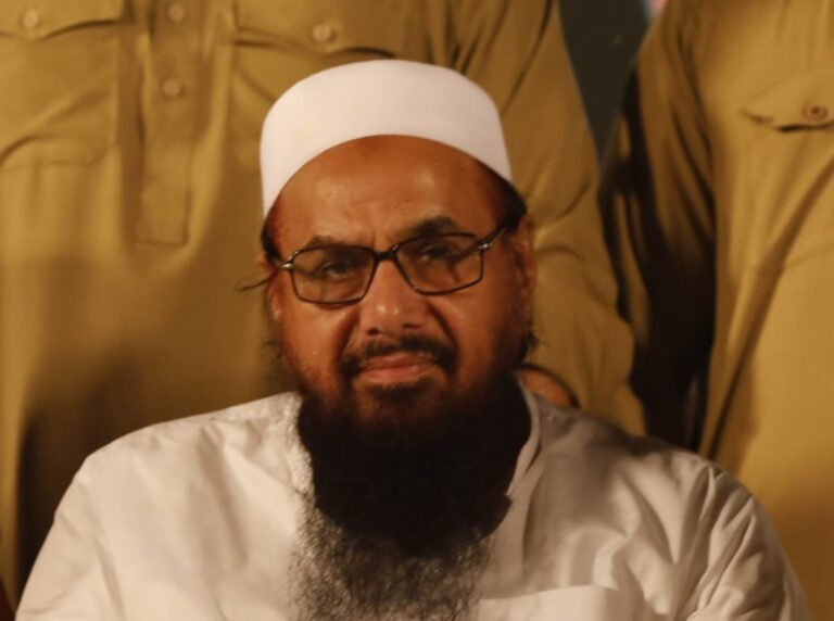 പാകിസ്ഥാനില്‍ ഭീകരനായ ലഷ്കര്‍ ഇ ത്വയിബ നേതാവ്ഹാഫീസ് മുഹമ്മദ് സയ്ദിന്റെ 20 അനുയായികളെ അജ്ഞാതര്‍ വധിച്ചു.