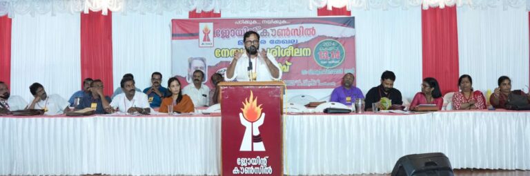ജോയിന്റ് കൗണ്‍സില്‍ജീവനക്കാരുടെ ആനുകൂല്യങ്ങൾക്കായ് പണിമുടക്കാൻ തയ്യാറാകുന്നു. സർക്കാരിന് സമ്മർദ്ദ മേറും.