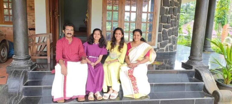 ലോകം മുഴുവൻ നവീൻ ബാബുവിനെ ഏറ്റെടുത്തു കഴിഞ്ഞു. ജനസാഗരമായിരുന്നു മലയാലപ്പുഴയിൽ കണ്ടത്.