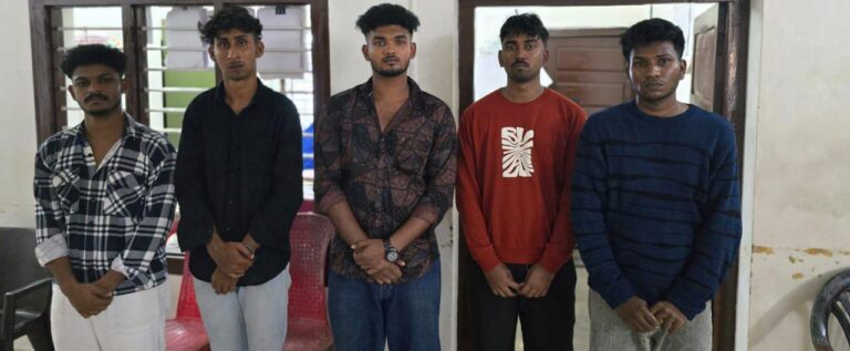 കഞ്ചാവ് കച്ചവടം അഞ്ച് യുവാക്കൾ പിടിയിൽ.