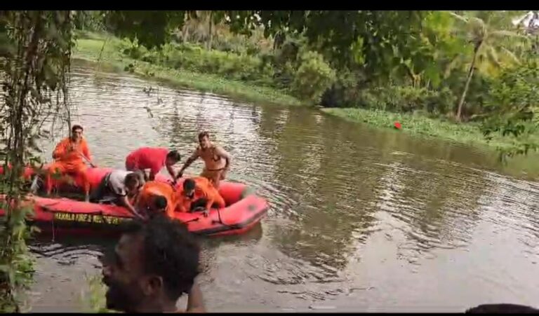 “കടവിൽ വള്ളം മറിഞ്ഞു 2 മരണം”