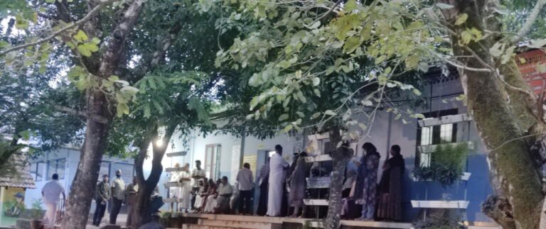 വയനാട് ഉപതെരഞ്ഞെടുപ്പ് വോട്ടറന്മാർ രാവിലെ എത്തി തുടങ്ങി.