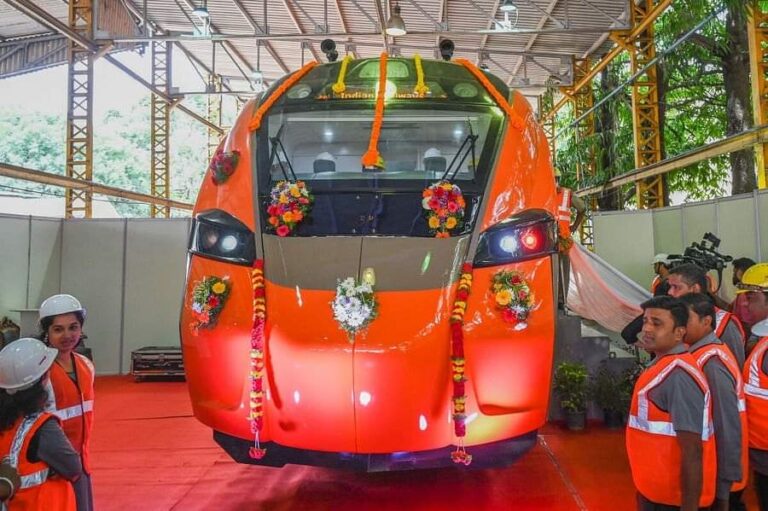 2025 ജനുവരി മുതൽ വന്ദേഭാരത് എക്സ്പ്രസ് കാശ്മീരിലേക്കും യാത്ര ആരംഭിക്കുന്നു.