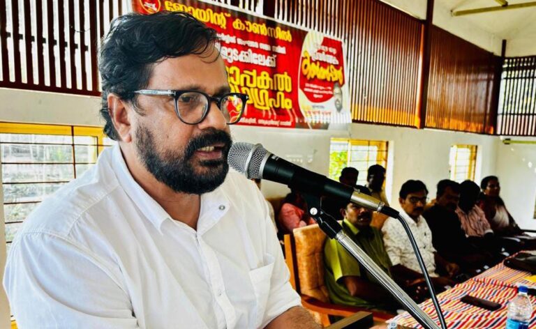 സംസ്ഥാന ജീവനക്കാരും അധ്യാപകരും പണിമുടക്കാൻ തയ്യാറെടുക്കുന്നു.