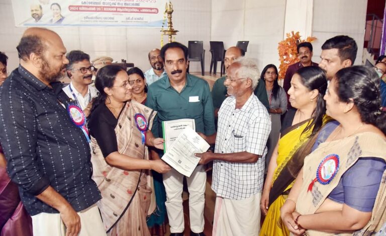 14 വർഷം മുമ്പ് ഒരു ഉദ്യോഗസ്ഥനോ ഉദ്യോഗസ്ഥയ്ക്കോ ഉണ്ടായ പിശകുമൂലം സർവേ നമ്പർ തെറ്റായി രേഖപ്പെടുത്തി.
