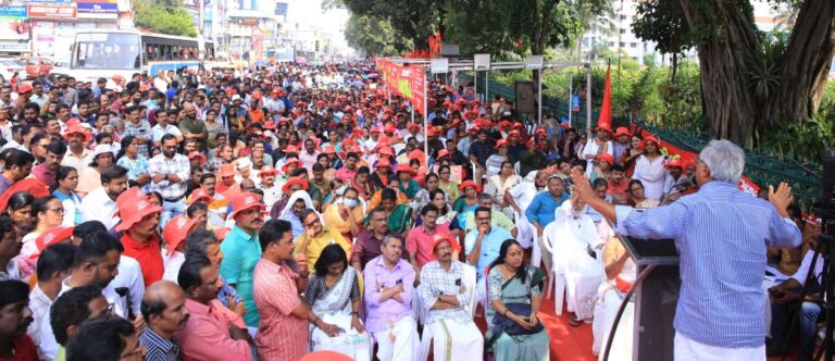 രാപ്പകൽ സമരവുമായി അധ്യാപകരും ജീവനക്കാരും സെക്രട്ടറിയേറ്റ് കീഴടക്കി.