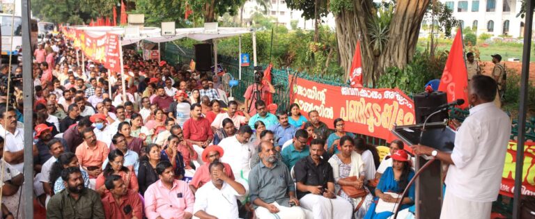 ” വ്യാജ പ്രചരണങ്ങള്‍ നടത്തി ജീവനക്കാരെ അപമാനിക്കുന്നു”