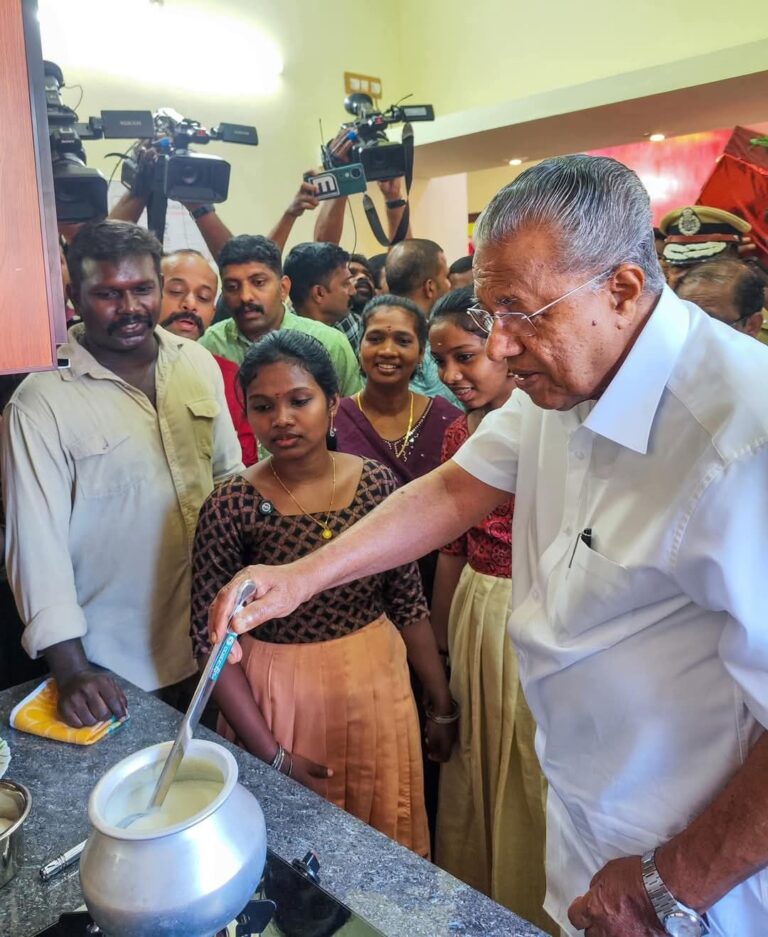 അജിതയ്ക്കും മക്കൾക്കും ധൈരത്തോടെ അന്തിയുറങ്ങാം. മുഖ്യമന്ത്രി നേരിട്ടെത്തി പാലുകാച്ചി.