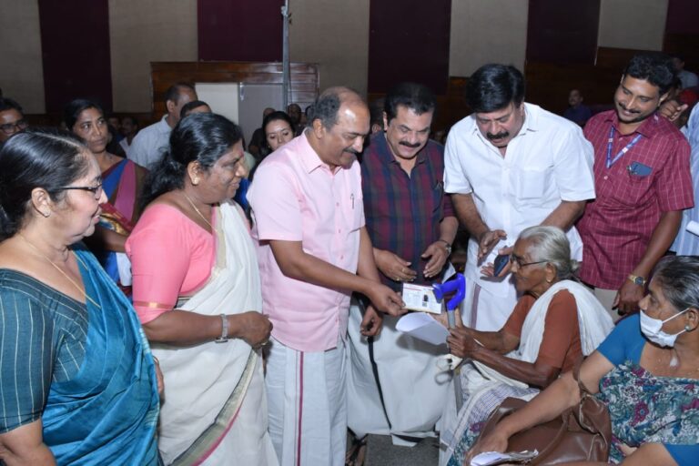 കരുതലും കൈത്താങ്ങും; കൊല്ലം താലൂക്ക്തല അദാലത്തിന് തുടക്കമായി ദീര്‍ഘകാലമായുള്ള പ്രശ്‌നങ്ങള്‍ക്ക് പരിഹാരമാകുന്നു: മന്ത്രി കെ എന്‍ ബാലഗോപാല്‍