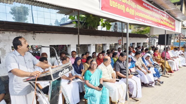മണ്ണ് കൊള്ളയ്ക്കെതിരെ എൽഡിഎഫ് കൗൺസിൽമാരുടെ പ്രതിഷേധം.