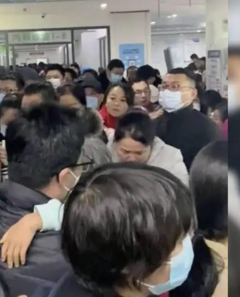 ഹ്യൂമന്‍ മെറ്റന്യൂമോ വൈറസ് (എച്ച്‌എംപിവി) വ്യാപകമായി രോഗബാധ ഉണ്ടാക്കുന്നുവെന്നാണ് വിവരം.