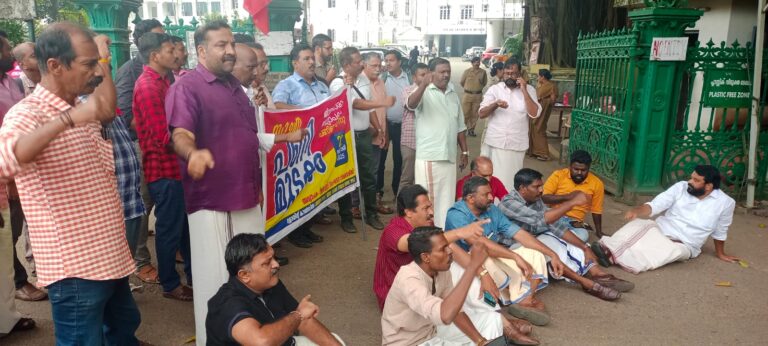 നിയമസഭയില്‍ ധനകാര്യ വകുപ്പ് മന്ത്രി നടത്തിയ പ്രസ്താവന യാഥാര്‍ത്ഥ്യത്തിന് നിരക്കാത്തതാണെന്നും ജീവനക്കാരെ പൊതുസമൂഹത്തിന് മുന്നില്‍ ഒറ്റപ്പെടുത്തുന്നതിനുള്ള സ്ഥിരം തന്ത്രത്തിന്റെ ഭാഗo, സമര സമിതി