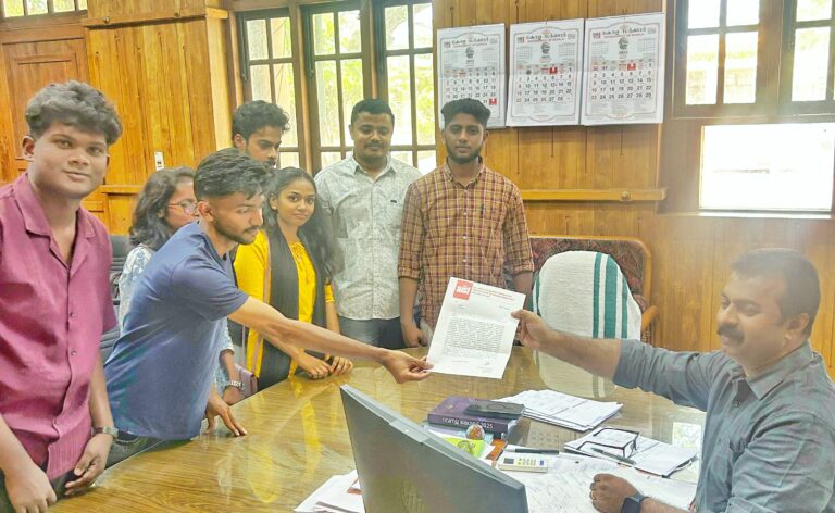 ടി കെ എം എൻജിനീയറിങ് കോളേജിലെ ഭക്ഷ്യവിഷബാധ; എഐഎസ്എഫ് എഡിഎമ്മിന്  പരാതി നൽകി.