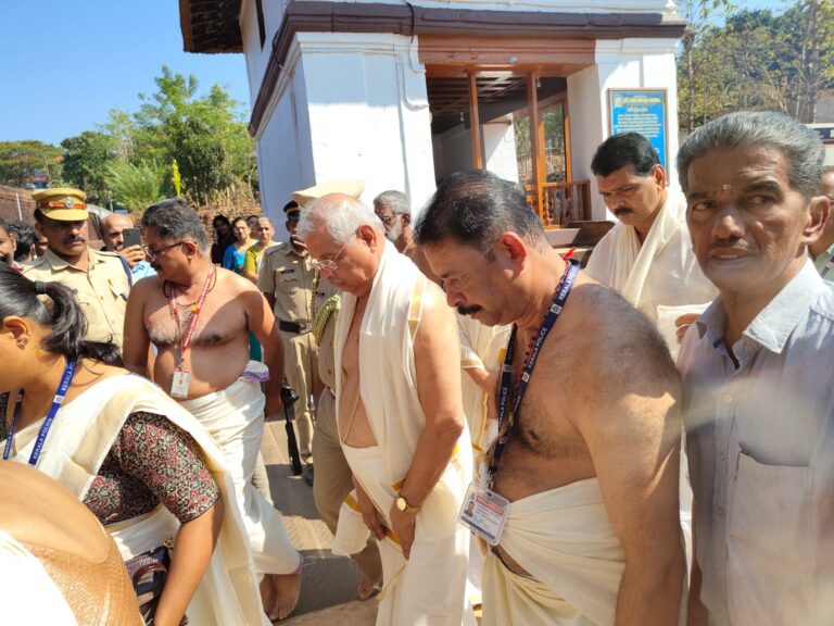 കേരള ഗവർണ്ണർ രാജേന്ദ്ര വിശ്വനാഥ്  അർലേക്കർ തളിപ്പറമ്പ് രാജരാജേശ്വര ക്ഷേത്രത്തിൽ ദർശനം നടത്തി.