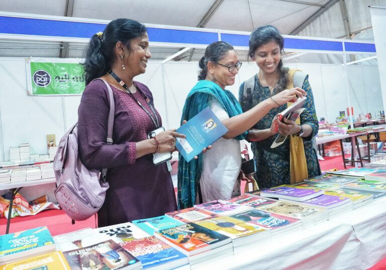 അപൂര്‍വ പുസ്തകങ്ങള്‍  വിലക്കുറവില്‍ വാങ്ങാം; കൊല്ലം@75ല്‍ അക്ഷരപ്രേമികള്‍ക്ക് സുവര്‍ണാവസരംകൊല്ലം വാർത്തകർ സ്പെഷ്യൽ.