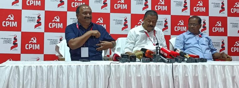 കമ്മ്യൂണിസ്റ്റ് മുന്നേറ്റം മാധ്യമങ്ങൾ പ്രതിഫലിപ്പിക്കുന്നില്ല ,മുതലാളിത്ത സമീപനത്തോട് കൂറു പുലർത്തുന്നു.