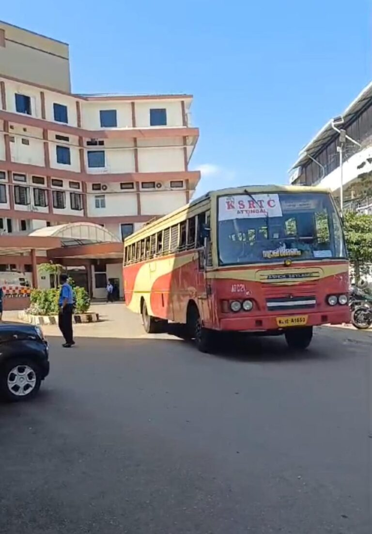 KSRTC ജീവനക്കാർ ദേഹാസ്വാസ്ഥ്യം ഉണ്ടായ യുവതിയെ ഉടനെ ആശുപത്രിയിൽ പ്രവേശിപ്പിച്ചു.