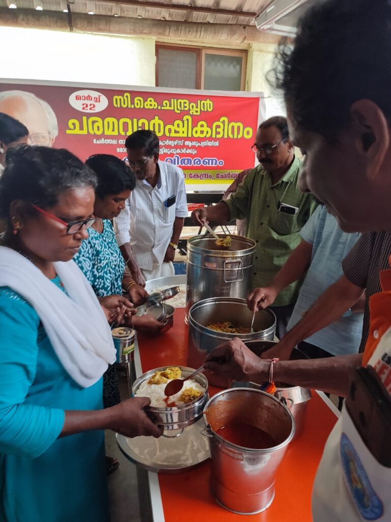 കിടപ്പുരോഗികൾക്കും സഹായികൾക്കും  ഭക്ഷണ വിതരണം നടത്തി.