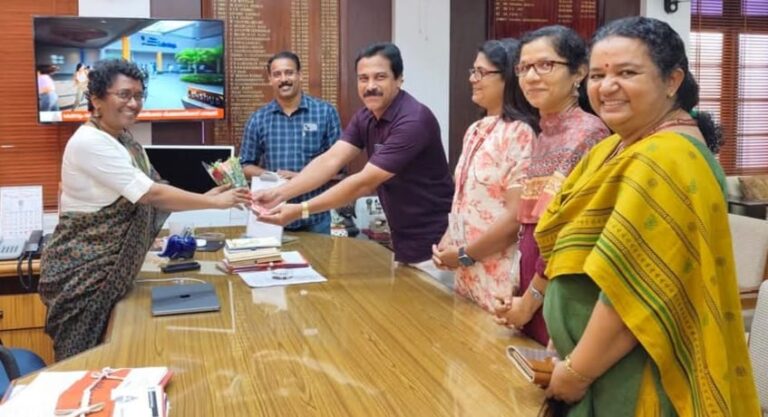 ചീഫ് സെക്രട്ടറി ശാരദ മുരളീധരൻ ഐഎഎസ് ന് ഐക്യദാർഢ്യം… കേരള സെക്രട്ടേറിയറ്റ് സ്റ്റാഫ്   അസോസിയേഷൻ
