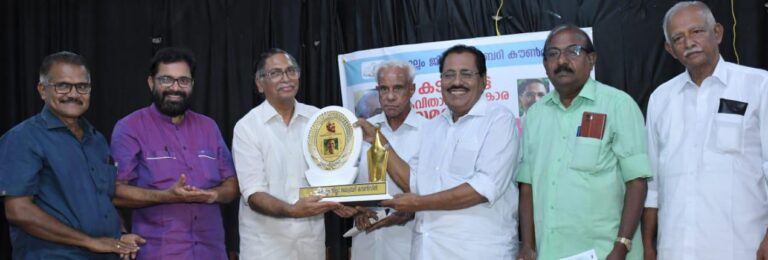 കടമ്മനിട്ട കവിതാ പുരസ്ക്കാരം വി. മധുസൂദനന്‍നായര്‍ക്ക് നല്കി
