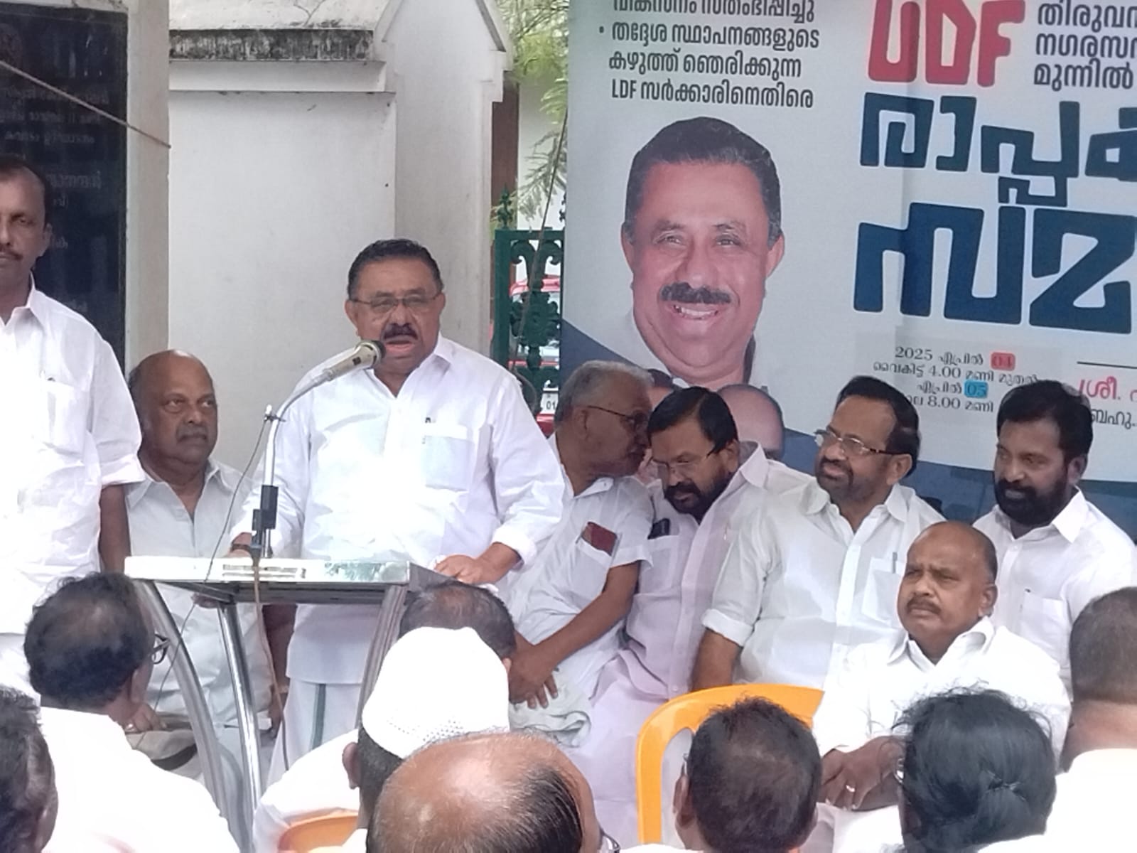 പിണറായിയുടെ രാജി ആവശ്യപ്പെടാൻ പ്രകാശ് കാരാട്ട് തയ്യാറാകണം. എം.എം ഹസ്സൻ