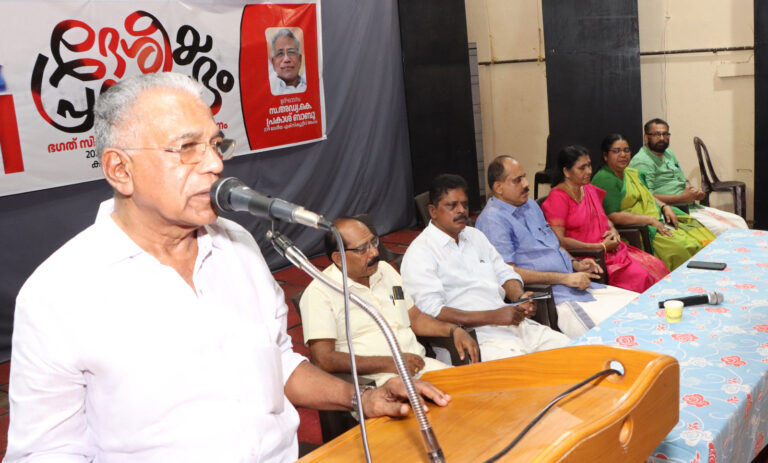 മുസ്ലിങ്ങളെയും ക്രിസ്ത്യാനികളെയും ആഭ്യന്തര ശത്രുക്കളായിട്ടാണ് ആര്‍എസ്എസ് കാണുന്നത്.അഡ്വ കെ.പ്രകാശ് ബാബു.