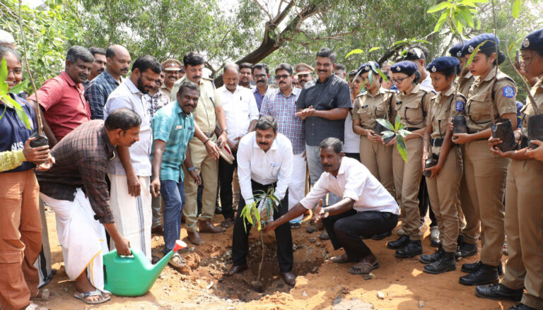 ആശ്രമം മൈതാനത്ത് മാന്തോട്ടം ഒരുക്കാൻ കേരള പോലീസ് ഓഫീസേഴ്സ് അസോസിയേഷൻ