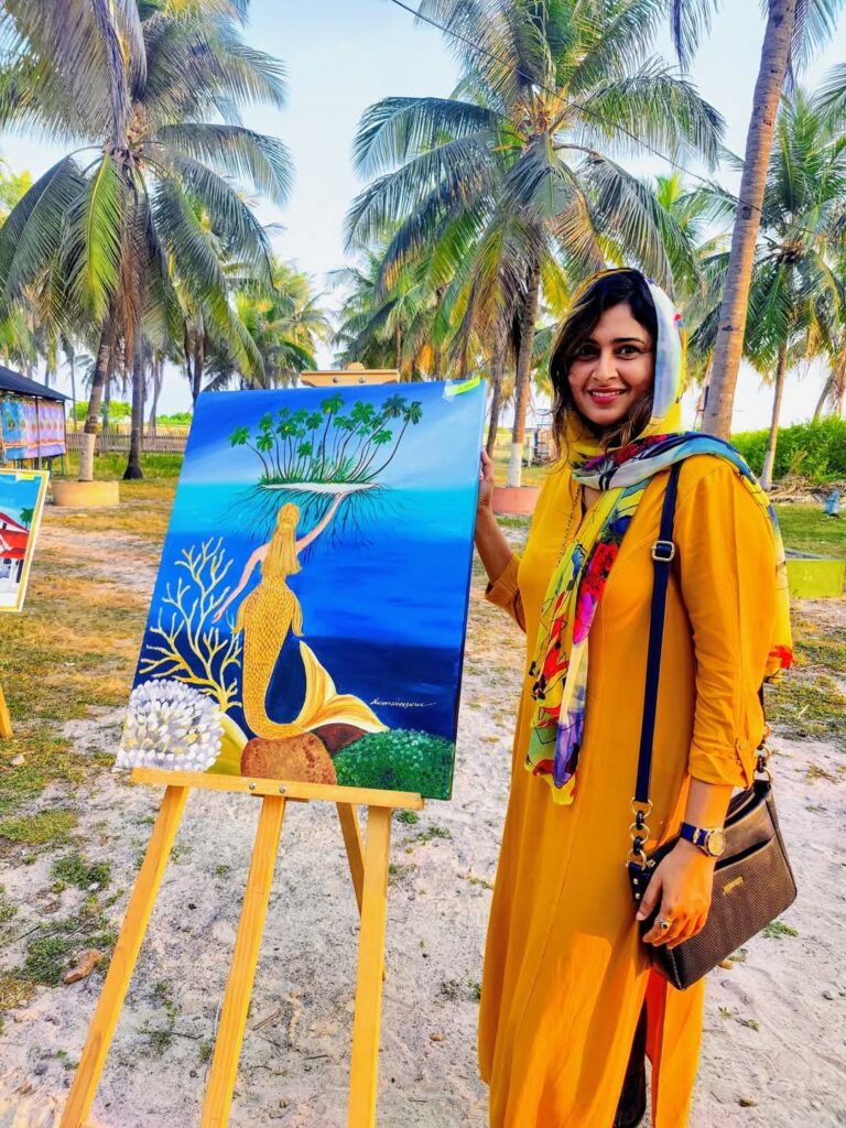ലക്ഷദ്വീപിലെ സ്കൂളുകളിൽ കേന്ദ്രസർക്കാർ ‘മഹൽ’. ഭാഷ നീക്കം ചെയ്യുന്ന തായ് ആരോപണം. പ്രതിഷേധവുമായി സംവിധായിക ഐഷാ സുൽത്താന.