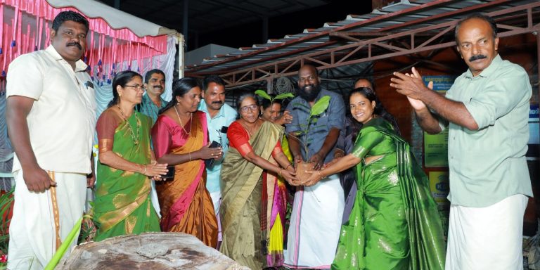 മധുരിക്കും ഓർമ്മകൾക്കായി  തേൻ വരിക്ക നട്ട് ബ്ലോക്ക് പഞ്ചായത്തംഗങ്ങൾ